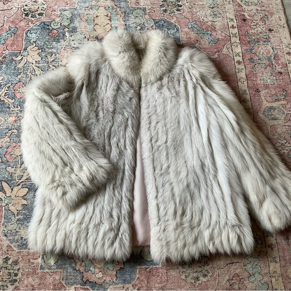 Vintage 1970s Authentic Saga Fox Fur Coat Volume Beige Light Color Size Medium - Picture 1 of 8